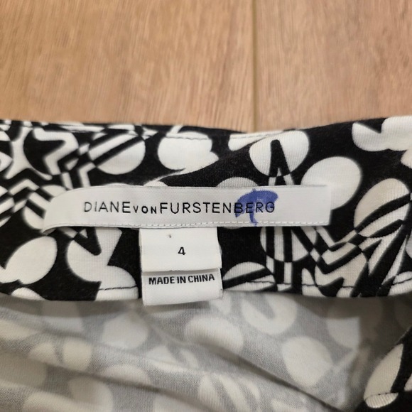 DIANE VON FURSTENBERG NEW JULIAN TWO Black White Polka Dot Wrap Dress Size 4 - Picture 3 of 10